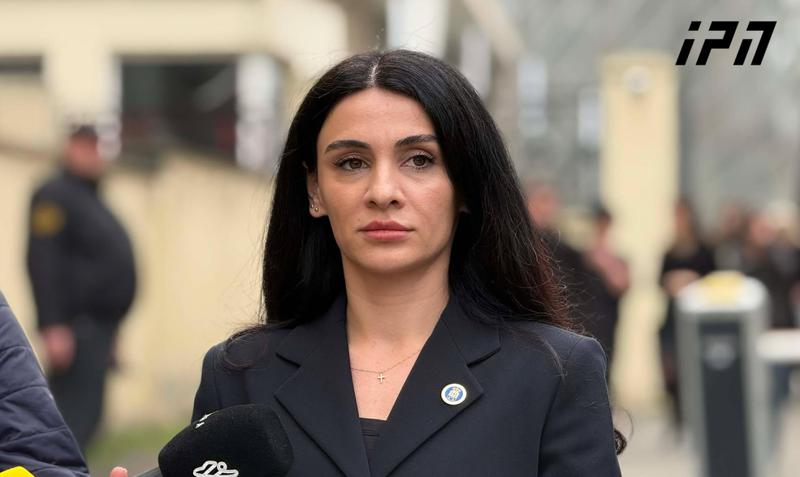 检察官：从证人那里，我们了解到Giorgi Vashadze、Elene Khoshtaria和Nika Melia直接参与了试图突破警察封锁线并进入议会的行动——证人还提到了Giorgi Gakharia，但此案中他未被起诉