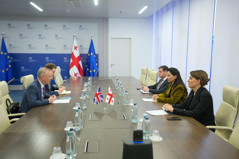 Mariam Kvrivishvili 会见英国大使。