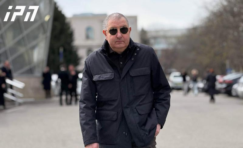 祖拉布·诺盖德利 - 懦夫萨卡什维利，那个把格鲁吉亚置于这种境地的人，那个2008年在地上爬行的人，不能给我任何评论，不能也不会称我为叛徒！