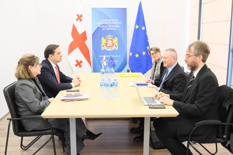 სახალხო დამცველის ოფისი ევროპის საბჭოს ადამიანის უფლებათა კომისარ მაიკლ ო ფლაერტისთან შეხვედრის შემდეგ ინფორმაციას ავრცელებს.