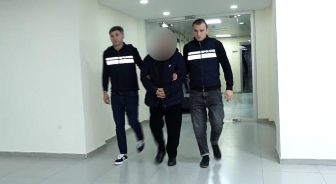 MIA - 一名男子因强奸他妻子的未成年孙子孙女并对他们实施其他性行为而被捕。