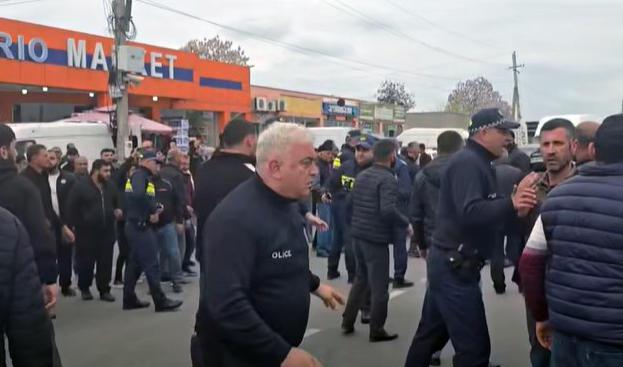在Marneuli，警  察和农民发生冲突 - 2人被逮捕。