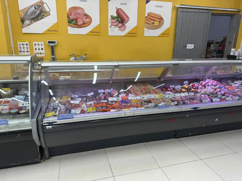 National Food Agency fines “Libre” for presence of a cat in a food retail space and sale of expired products