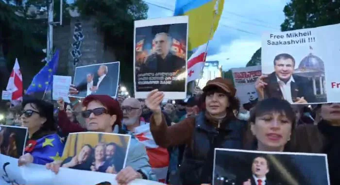Protest march underway from Philharmonic Hall to  Parliament under slogan - "Freedom for prisoners of conscience, freedom for Paata Burchuladze".