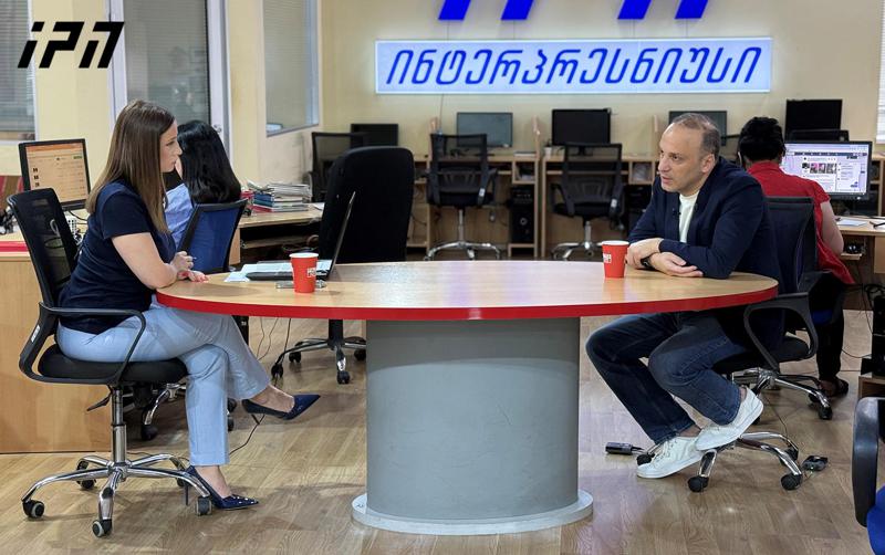 列万·戈吉柴什维利：他们从监狱里应该为谁而战？如果这些人有机会，他们就不应该允许政权逮捕他们——其中一些人是自己走进监狱的——你怎么能把脖子伸给政权说，“砍掉我的头”？