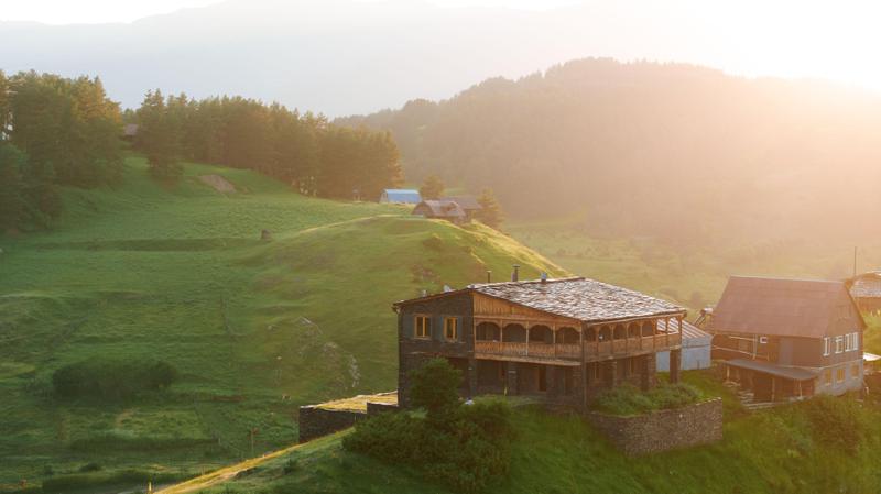 Shenako Chalet：在图谢蒂独特的环境中享受舒适的住宿，伴以丝绸般的款待