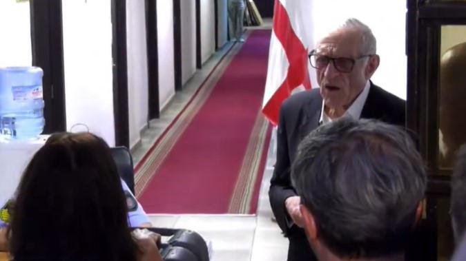 阿布哈兹最高委员会外发生骚乱，国家运动成员在那里举行简报会——他们与一名委员会成员发生口头冲突