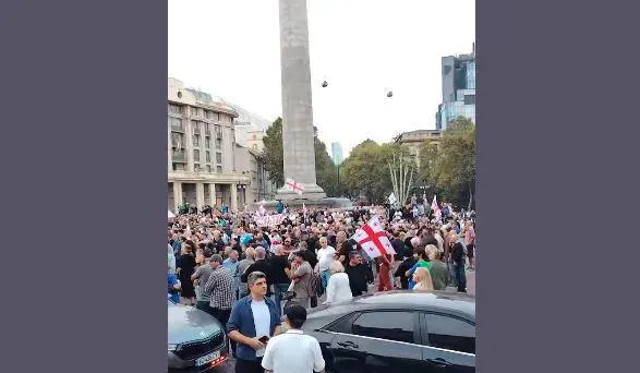 A protest is underway in Freedom Square - according to the demonstrators, they are protesting the construction of so-called “Arab cities"