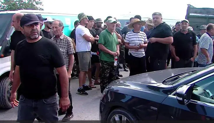 Following the government’s decision to increase the price of grapes, farmers in Kvareli ended their protest and began delivering their harvest to the winery