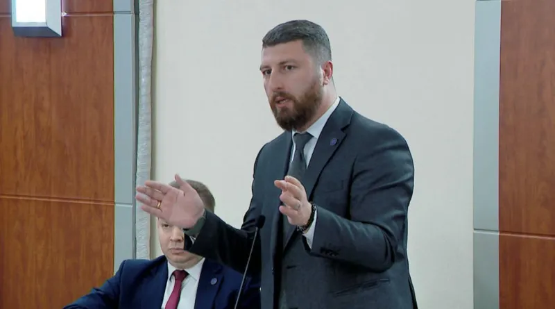 Archil Gorduladze: Mr. Japaridze said absolutely correctly that there does not exist an example of the abolition and discussion of 5 parties in one process, but there also does not exist that 5 parties together, closely connected, trample underfoot Article 23 of the Constitution