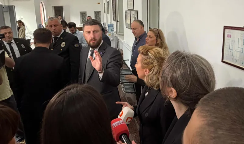 During a break in the consideration of the lawsuit on the ban of opposition parties in the Constitutional Court, a verbal confrontation took place between Archil Gorduladze and Nana Malashkhia
