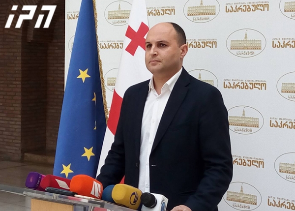 ირაკლი ნადირაძე - როდესაც ქალაქში გვაქვს ამდენი პრობლემა, რატომ არ გაიზარდა არც ერთი თეთრით ჯანდაცვის დაფინანსება, ეკონომიკის ხელშეწყობის დაფინანსება, თუ ბიუჯეტში ნაშთი არსებობს?!