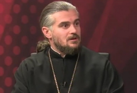 დეკანოზი შალვა კეკელია - ჟურნალისტებმა სხვანაირად გაიგეს, არ მითქვამს, რომ 2 000 ადამიანს ველოდებით ტაძარში, ვთქვი, რომ ამდენ ადამიანზეა გამზადებული შენობა - საპატრიარქოში დამელაპარაკნენ და გამაფრთხილეს, რომ არ შეიძლება, რაოდენობით მოწოდება