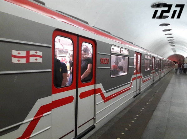 თბილისის სატრანსპორტო კომპანიაში აცხადებენ, რომ მეტროსადგურ "რუსთაველზე" მატარებლის ტექნიკური ხარვეზის გამო დაკვამლიანება იყო და ხაზიდან მოიხსნა - ამ დროისთვის, მეტროსადგური ჩვეულ რეჟიმში მუშაობს