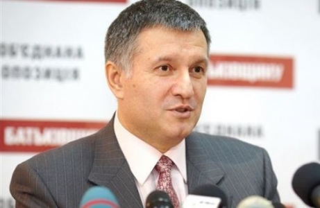 უკრაინის შს მინისტრი ჟურნალისტებს მოუწოდებს, მოზომილად გაავრცელონ ინფორმაცია ეჭვმიტანილზე