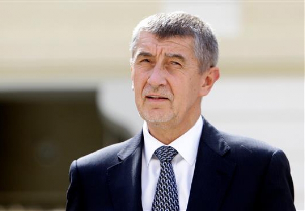 ჩეხეთის პრემიერი ანგელა მერკელს პანიკის დათესვაში ადანაშაულებს