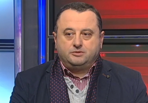 ლადო ნარსია - იაკობ იაკობიშვილი არათუ ქორეპისკოპოსობიდან და რაღაც სამსახურებიდან დათხოვნას უნდა დაექვემდებაროს, არამედ საერთოდ უნდა ჩამოსცილდეს საეპისკოპოსო მსახურებას