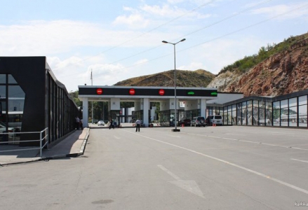 After air traffic, Georgia restricts land travel with Iran