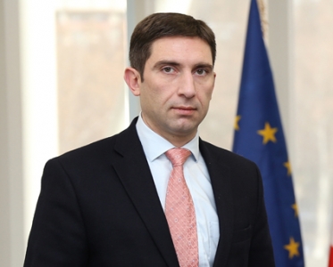 საჯარო რეესტრის ეროვნული სააგენტოს ყოფილი უფროსი - სასამართლომ დაადგინა, რომ სექსუალურ შევიწროებას ადგილი არ ჰქონია და მოპასუხეს ბინძური კამპანიის 5 ტელევიზიაში უარყოფა დაავალა