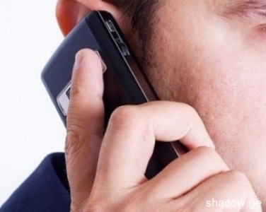 ამირან გამყრელიძე აცხადებს, რომ კორონავირუსი, შესაძლოა, მობილური ტელეფონის საშუალებითაც გავრცელდეს, თუმცა საქართველოში ვირუსის ამ გზით გავრცელება ნაკლებად რეალისტურია