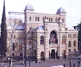 ოპერისა და ბალეტის თეატრი  -  სცენის სამსახურში დასაქმებული პირების არსებული, ყოველთვიური მინიმალური შრომის ანაზღაურება 650 ლარია, ხოლო მაქსიმალური 1350 ლარი