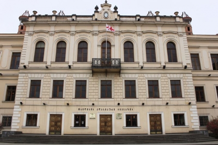 თბილისის კლასიკური გიმნაზიის პედაგოგს კორონავირუსი დაუდასტურდა, რის გამოც სკოლა 21 ოქტომბრამდე სწავლების დისტანციურ რეჟიმზე გადადის