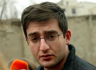 მოწმის ჩვენებით, ცოტნე გამსახურდიას და მისი დაჭრის საქმეში ფიგურანტ პირებს შორის დაპირისპირება იმის გამო დაიწყო, რომ გამსახურდიას ღვინო დაუწუნეს -„ინტერპრესნიუსის“ ექსკლუზივი