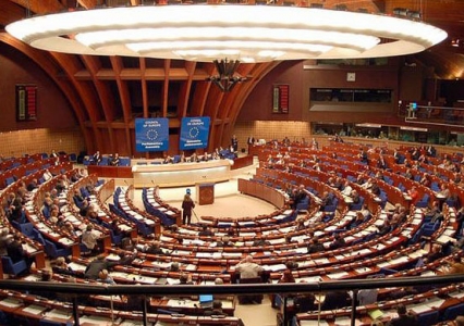 ვენეციის კომისია ე.წ. მოსმენების კანონთან დაკავშირებით, „გადაუდებელ მოსაზრებას" აქვეყნებს და აღნიშნავს, რომ „კანონპროექტი ნაჩქარევად იქნა მიღებული და გადახედვას საჭიროებს“