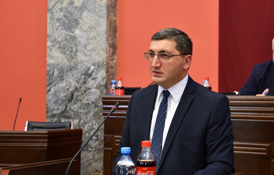 ფინანსთა მინისტრის მოადგილე - თუ სავალუტო ფონდმა შეწყვიტა პროგრამა და განაცხადა, რომ საქართველოს მაკროეკონომიკურ სტაბილურობას აქვს საფრთხე, შეიძლება გარკვეული პრობლემები შეექმნას სხვა საფინანსო ინსტიტუტებიდან კრედიტის მოზიდვას