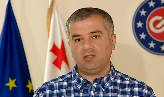 დავით ბაქრაძე - ლარის კურსთან ერთად, ფაქტობრივად, მთელი ქვეყანა თავისუფალ ცურვაშია დღეს და ქვეყანას არ ჰყავს პატრონი