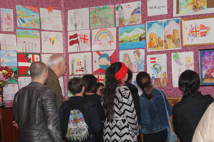 ხაშურში ბავშვთა ნახატების გამოფენა მოეწყო