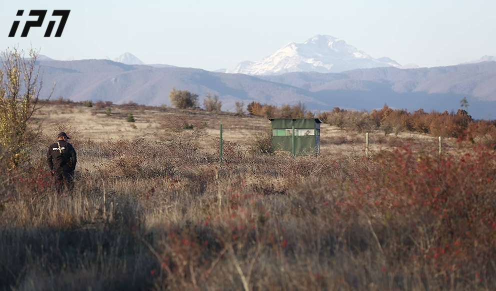 სოფელ ატოცთან საოკუპაციო ძალების წარმომადგენლებმა ლითონის ბადეები მიიტანეს