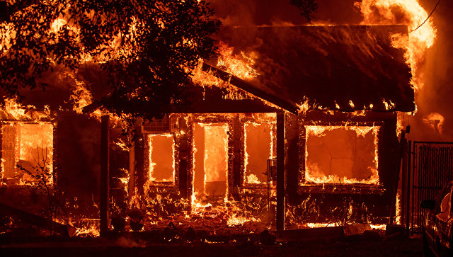 California wildfires: Malibu homes burn as death toll climbs to nine