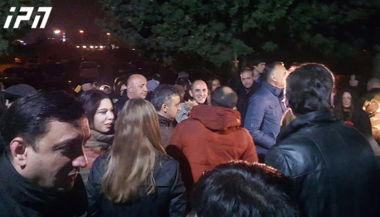 ცესკოსთან „ძალა ერთობაშია“-ს ლიდერები და მათი მხარდამჭერები აქციას მართავენ