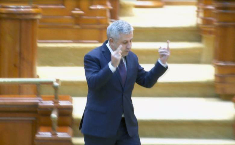 Romania’s deputy speaker shows middle finger to EU institutions