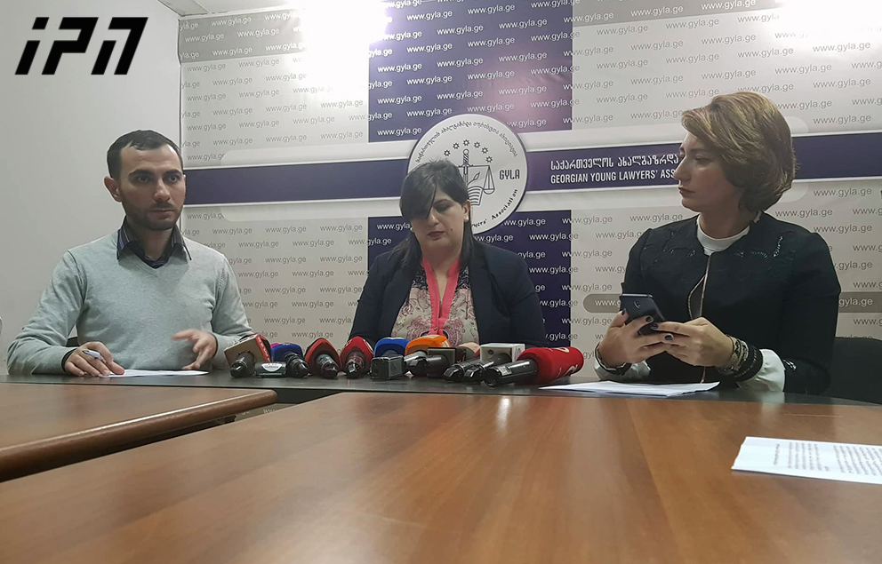 არასამთავრობოების ინფორმაციით, წინასაარჩევნოდ სალომე ზურაბიშვილის სასარგებლოდ, შესაძლოა, ყალბი პირადობის მოწმობების დაბეჭდვა ხდებოდეს