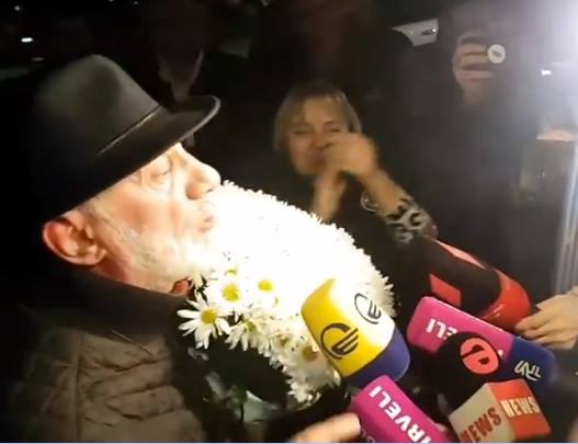 გოგა ხაინდრავა: თაიგული საქართველოს პრეზიდენტისთვის მიმაქვს, „ნაციონალურ მოძრაობას“ გული რომ არ დაწყდეს, მათთვის „ვენოკი“ მაქვს შეკვეთილი info9.ge