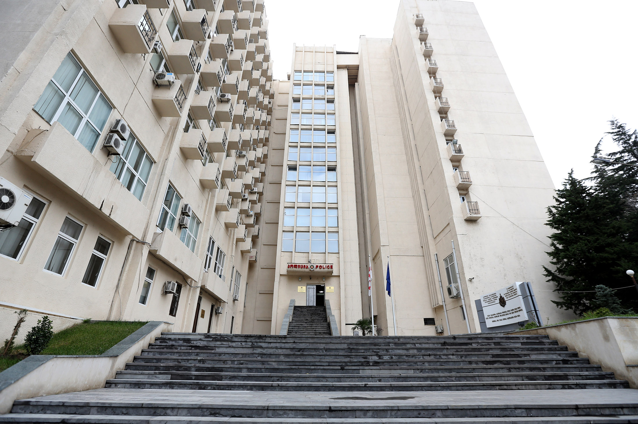 გლდანში დაკავებული ნიკა მელია, ბაჩო დოლიძე და ზვიად კუპრავა დიღმის დროებითი დაკავების იზოლატორში არიან გადაყვანილი