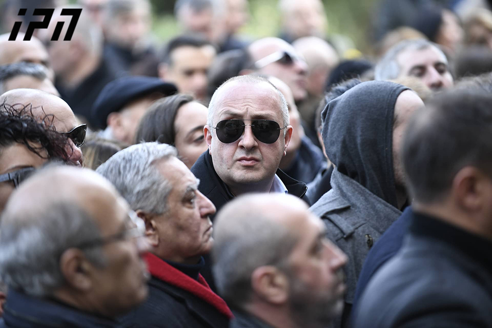 საქართველოს პრეზიდენტი ნიკა რურუას დაკრძალვაზე იმყოფება