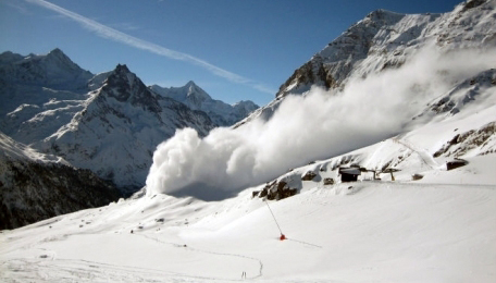 Foreign tourist slightly injured by avalanche in Tetnuldi