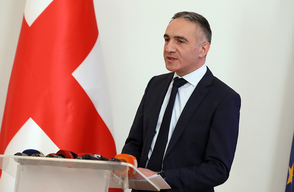 მიხეილ ბატიაშვილის განცხადებით, თუ მის მიმართ ზუგდიდის მე-6 სკოლის დირექტორის საქმეზე მორალური პასუხისმგებლობა მაინც დადგება, თანამდებობას დატოვებს