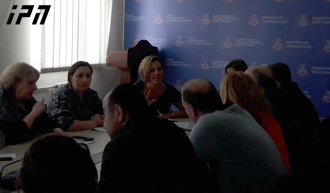 ნაზი ჯანეზაშვილი და ანა დოლიძე  საქართველოს ეროვნული პლატფორმის წარმომადგენლებს ხვდებიან