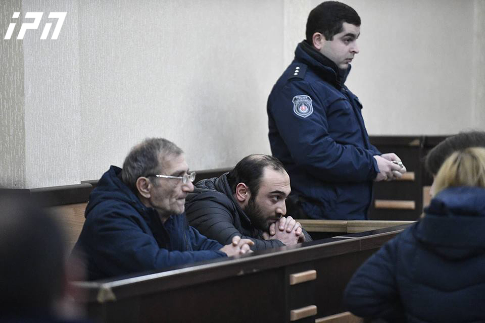 დიდ დიღომში მომხდარი აფეთქების საქმეზე დაკავებულთა ადვოკატი „ყაზტრანსგაზის“ ორივე თანამშრომლის აღკვეთის ღონისძიების გარეშე დატოვებას ითხოვს