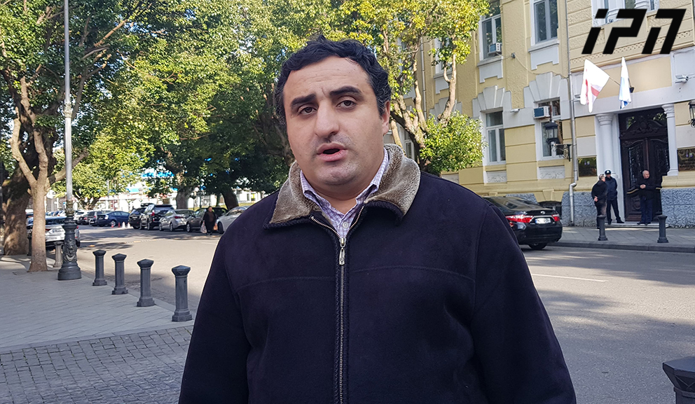 ბათუმის საკრებულოში „ერთიანი ნაციონალური მოძრაობის“ წევრი ბათუმის მერის თანამდებობიდან გადაყენებას ითხოვს