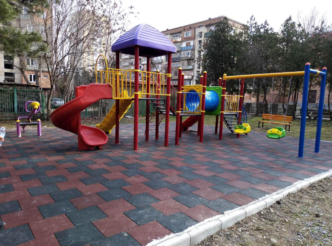 თბილისის ოთხ საჯარო ბაგა-ბაღში სათამაშო მოედნები მოეწყო