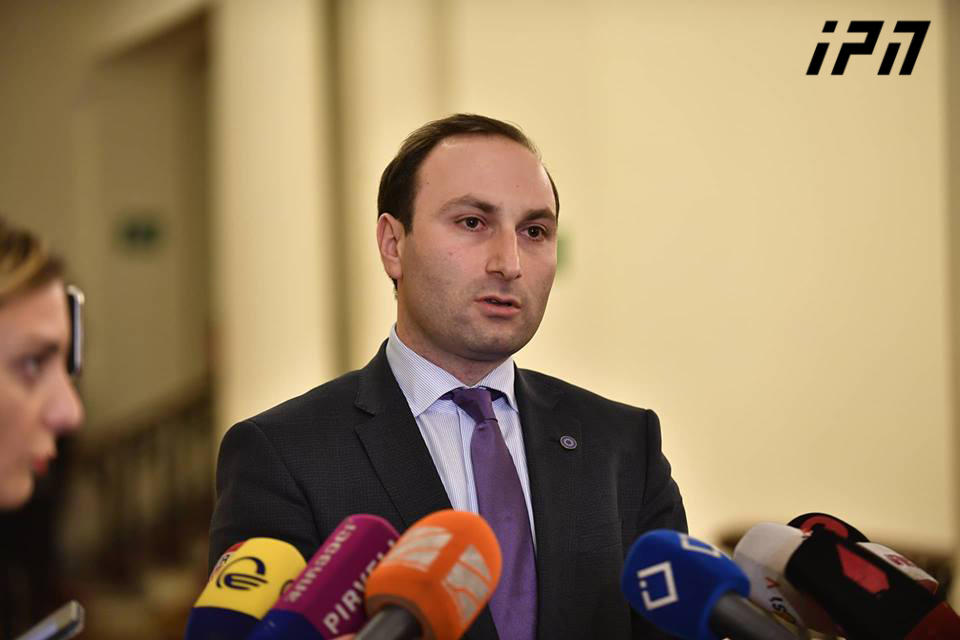 ანრი ოხანაშვილი მიიჩნევს, რომ „თიბისი ბანკის“ საქმეზე საგამოძიებო კომისიის შექმნა ყოველგვარ საფუძველს მოკლებულია
