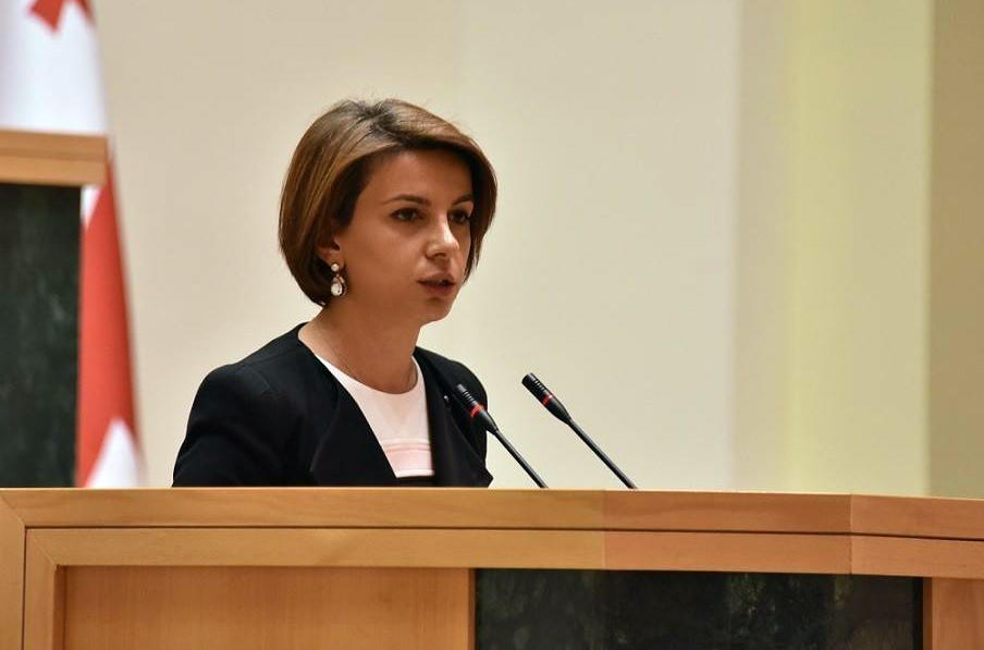 თამარ ჩუგოშვილმა,  ირინა ფრუიძემ, გიორგი მოსიძემ, დიმიტრი ცქიტიშვილმა, თამარ ხულორდავამ, ზაზა ხუციშვილმა და სოფიო ქაცარავამ საპარლამენტო უმრავლესობა დატოვეს