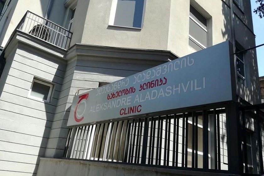 ექიმის განცხადებით, ქალი, რომელიც ვერაზე მომხდარი სროლის შედეგად დაშავდა, კლინიკიდან გაწერეს