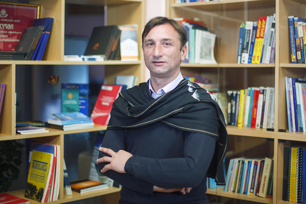 "მასწავლებლის ეროვნული ჯილდო" - ვგმობთ ლადო აფხაზავაზე თავდასხმას - ველით, რომ გამოძიება დროულად და ეფექტიანად განხორციელდება