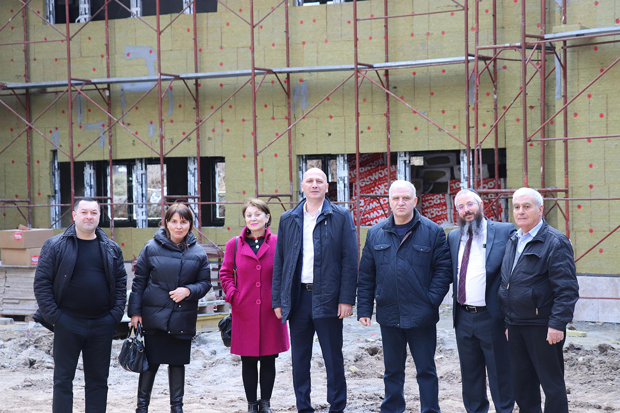 რელიგიის საკითხთა სახელმწიფო სააგენტოს თავმჯდომარე და თანამშრომლები ქართულ-ებრაულ სკოლა „ორ ავნერს“ ესტუმრნენ